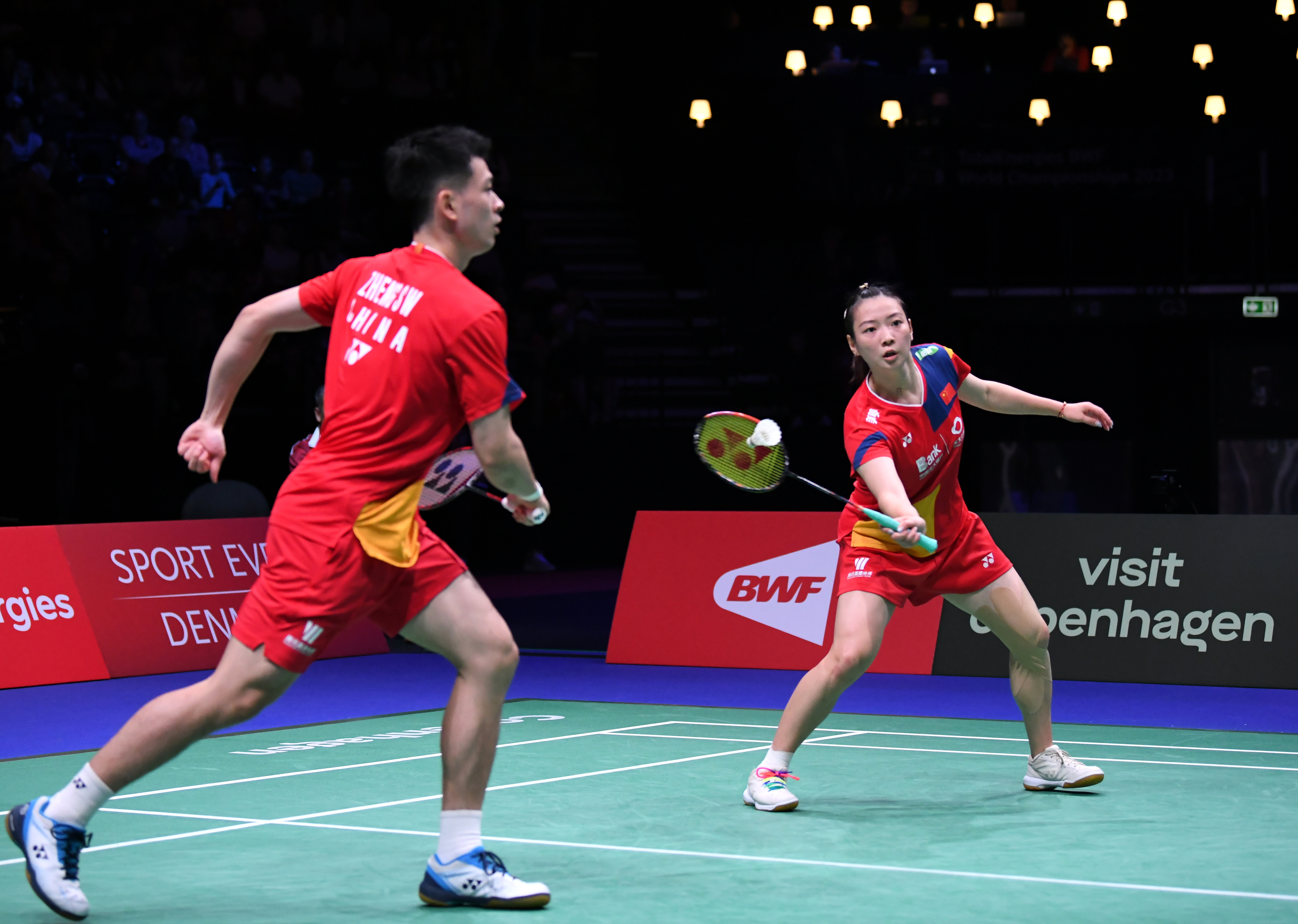 通过点球决 通过点球决